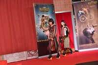 レッドカーペットを歩くチャラン・ポ・ランタン。