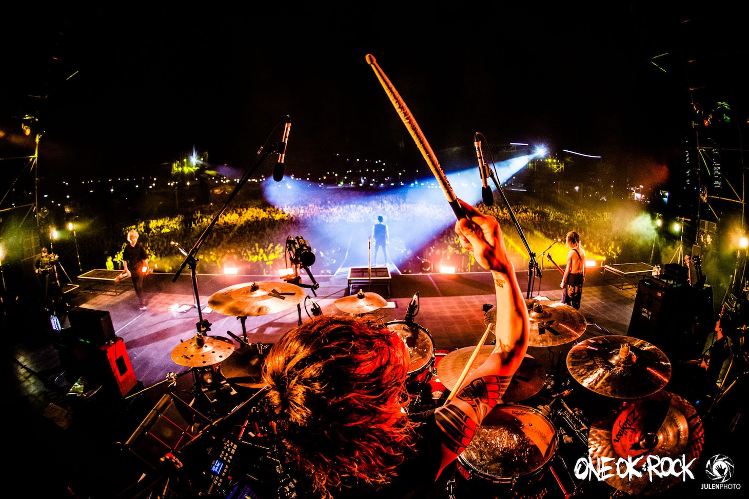 「ONE OK ROCK AMBITIONS ASIA TOUR 2018」台湾公演の様子。