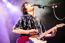 エンドウアンリ（Vo, G）（撮影：伊藤惇）