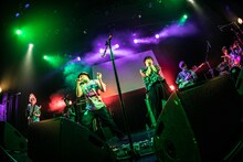 PELICAN FANCLUBとKMCと佐久間公平。（撮影：伊藤惇）