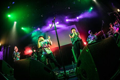 PELICAN FANCLUBとKMCと佐久間公平。（撮影：伊藤惇）