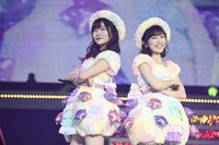 指原莉乃と渡辺麻友。