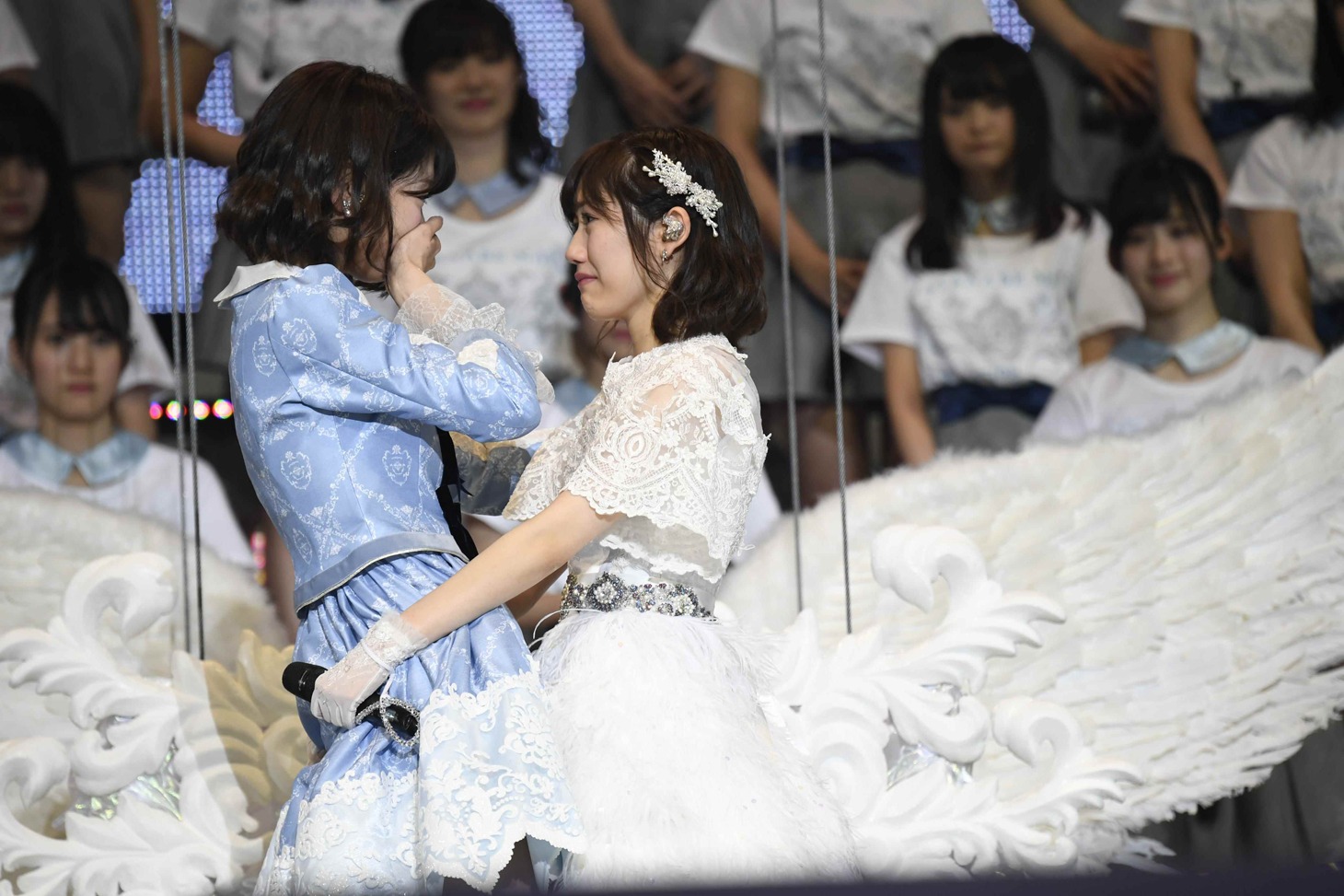 柏木由紀と渡辺麻友。