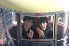 観覧車に乗るカイとユースコ（ユースケ）。