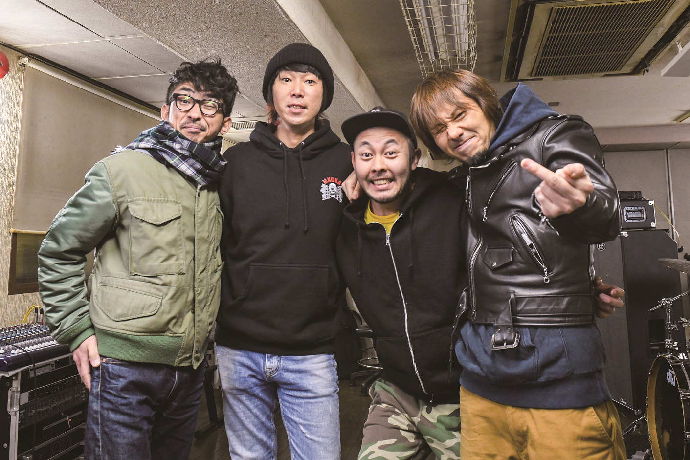 Hi-STANDARDと岸田哲平（右から2番目）。