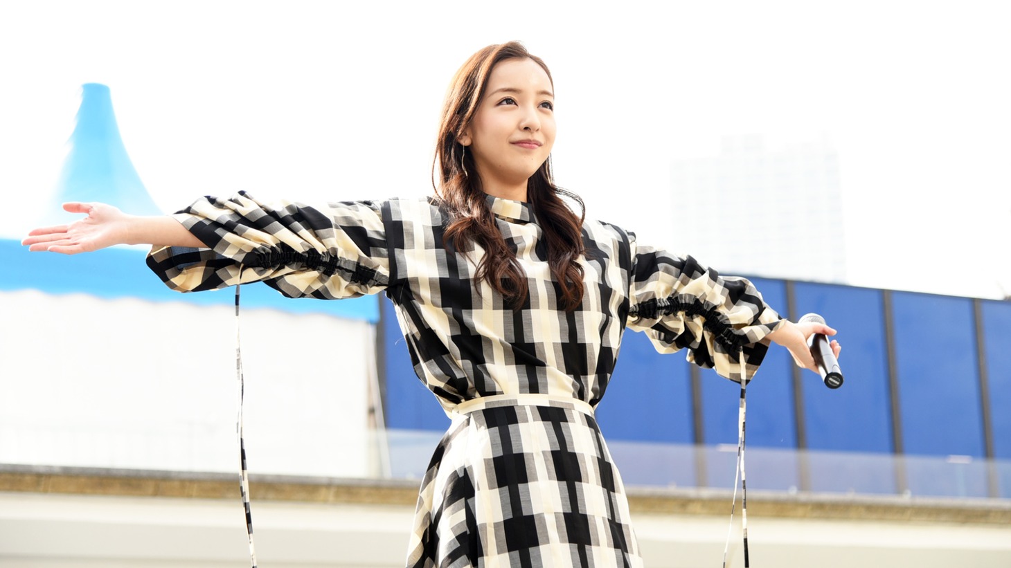 板野友美