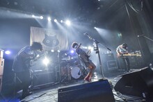 「ポルカドットスティングレイ 2018 TOUR 全知全能」より。（Photo by AZUSA TAKADA）