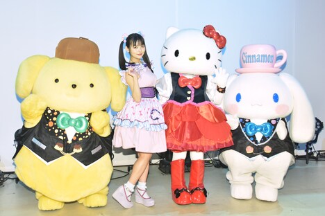 左からポムポムプリン、上坂すみれ、ハローキティ、シナモン。