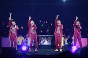 米米CLUB「浪漫飛行」を歌唱するももいろクローバーZ。(写真提供:ニッポン放送)