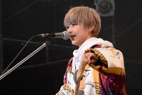 本日2月11日に大阪・インテックス大阪で行われた「大阪オートメッセ2018」でのライブの様子。（写真提供：大阪オートメッセ2018）