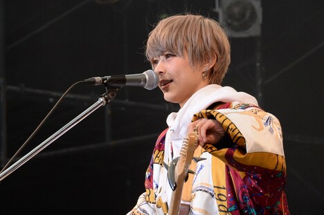 本日2月11日に大阪・インテックス大阪で行われた「大阪オートメッセ2018」でのライブの様子。（写真提供：大阪オートメッセ2018）