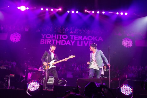 左から寺岡呼人、桜井和寿。（撮影：古賀恒雄）