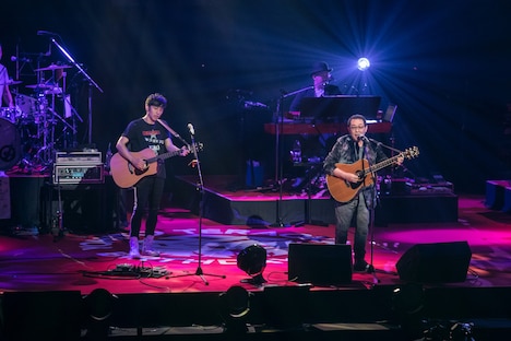 左から寺岡呼人、さだまさし。（撮影：古賀恒雄）