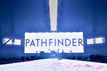 「BUMP OF CHICKEN TOUR 2017-2018 PATHFINDER」さいたまスーパーアリーナ公演の様子。（撮影：古溪一道）