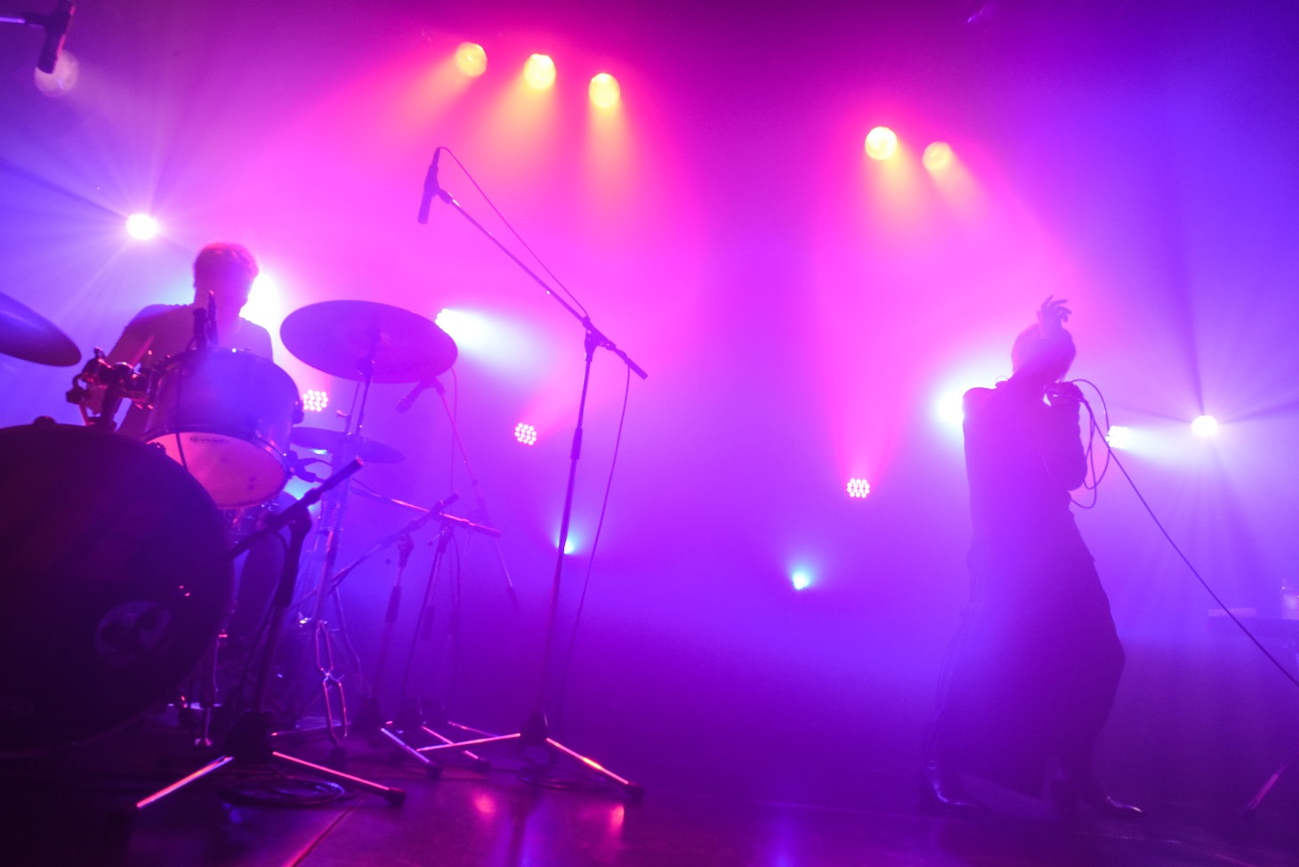 minus(-)（写真提供：エイベックス）