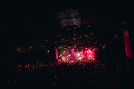 HOWL BE QUIET「Dousite? Tour 2017～2018【追加公演】」東京・渋谷CLUB QUATTRO公演の様子。（撮影：山川哲矢）