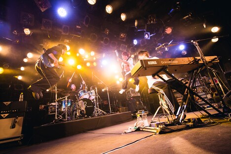 HOWL BE QUIET「Dousite? Tour 2017～2018【追加公演】」東京・渋谷CLUB QUATTRO公演の様子。（撮影：山川哲矢）