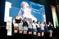 けやき坂46 2期生「おもてなし会」千葉・幕張イベントホール公演の様子。（写真提供：Sony Music Records）
