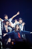 けやき坂46 2期生「おもてなし会」千葉・幕張イベントホール公演の様子。（写真提供：Sony Music Records）