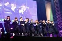 けやき坂46 2期生「おもてなし会」千葉・幕張イベントホール公演の様子。（写真提供：Sony Music Records）