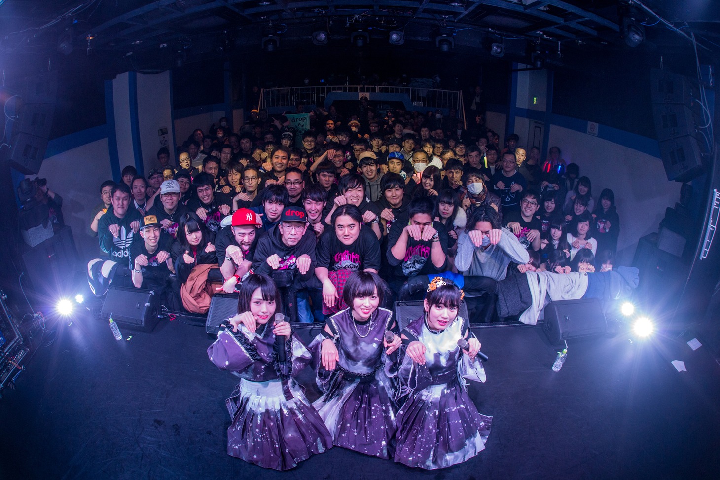 ゑんらデビューライブ「けむり」の様子。（写真提供：ゑんら運営）