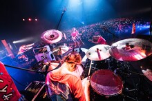 「別冊カドカワDirecT Presents『SILENT SIREN サイファミVSサイサイ ALL TIME REQUEST LIVE』」の様子。（撮影：ハタサトシ）