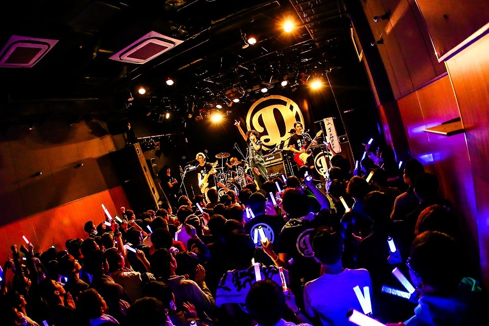 「皿野郎 激烈決起集会vol.4」の様子。（提供：Sony Music Records）