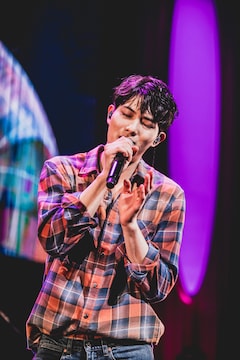 CNBLUEイ・ジョンヒョン、ソロコンで20代を振り返る「一緒にいてくれて 