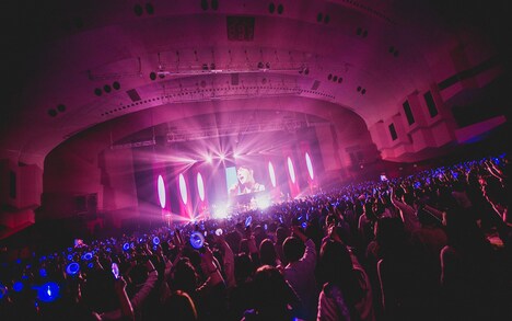 「LEE JONG HYUN Solo Concert in Japan ーMETROPOLISー」の様子。