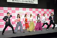 左からニイルセン、ももいろクローバーZ、ラッキィ池田、ふかわりょう。