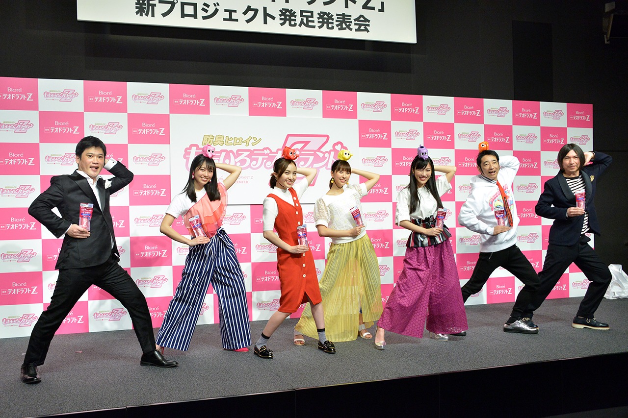 左からニイルセン、ももいろクローバーZ、ラッキィ池田、ふかわりょう。