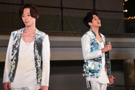 PrizmaX、バレンタインの豊洲で“ハニーたち”とろけるラブラブフリーライブ