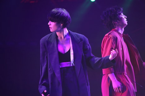 菅原小春と三浦大知。（提供：avex trax）