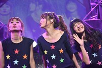 左から荻野可鈴、志田友美、山口はのん。