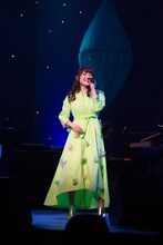 花澤香菜「KANA HANAZAWA Concert 2018 "Spring will come soon"」の様子。（撮影：LUCKMAN）