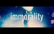 阿部真央「immorality」ミュージックビデオのワンシーン。