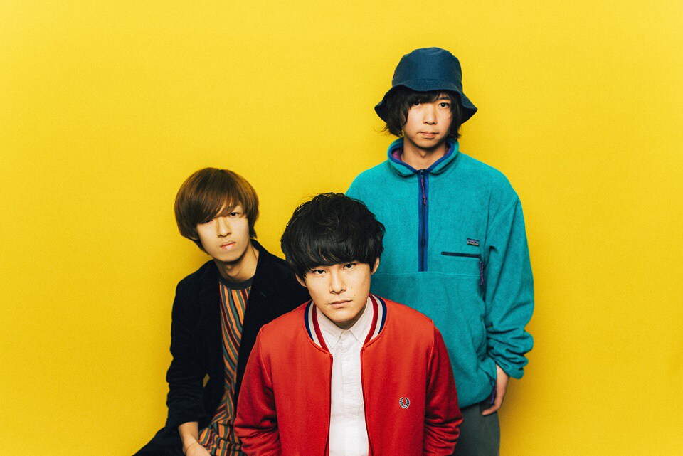 mock heroic。左から藤井新（G）、えんま（Vo, G）、まっさん（B）。