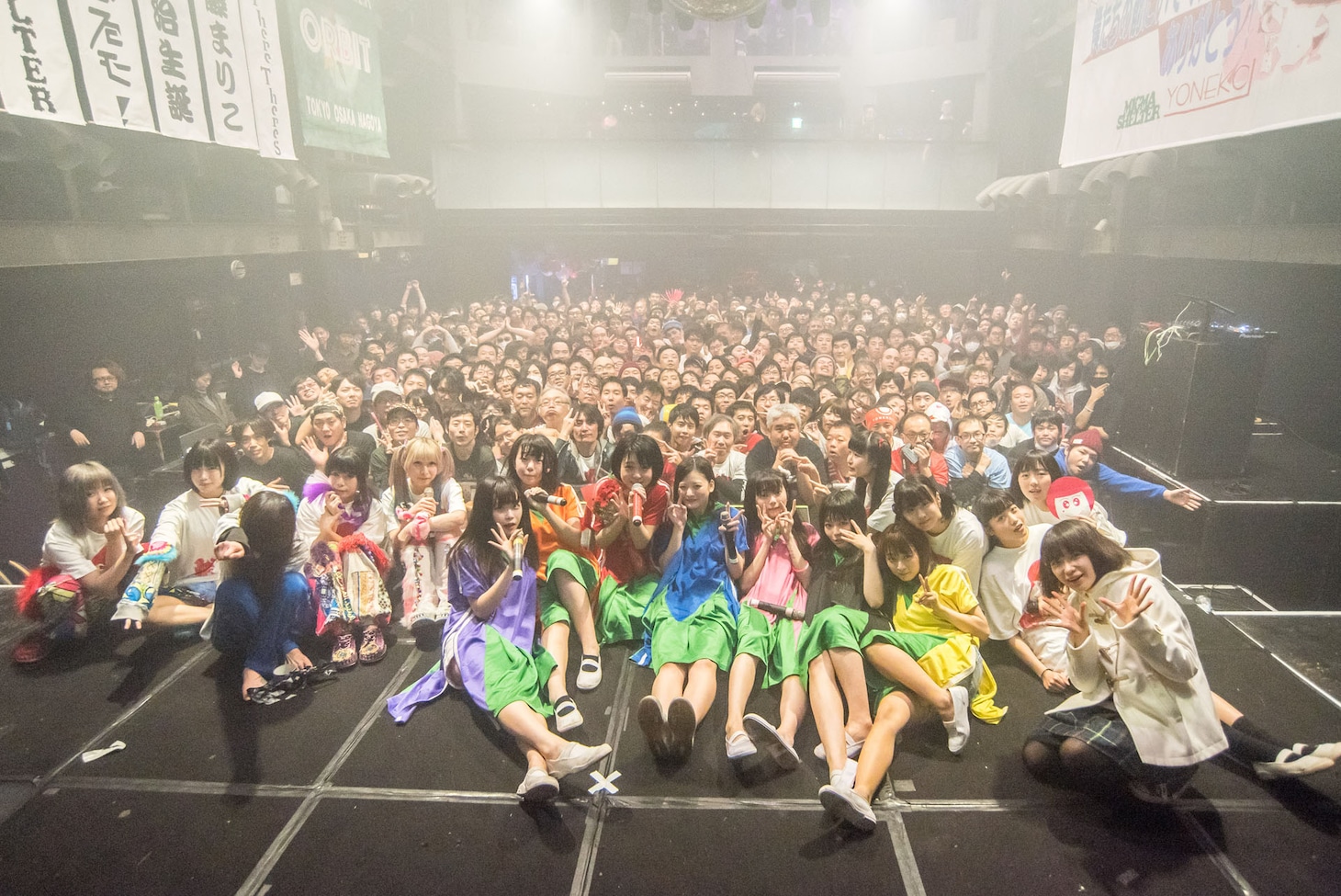 「『ORBIT TOUR 2018 ＋』in TOKYO」の集合写真。