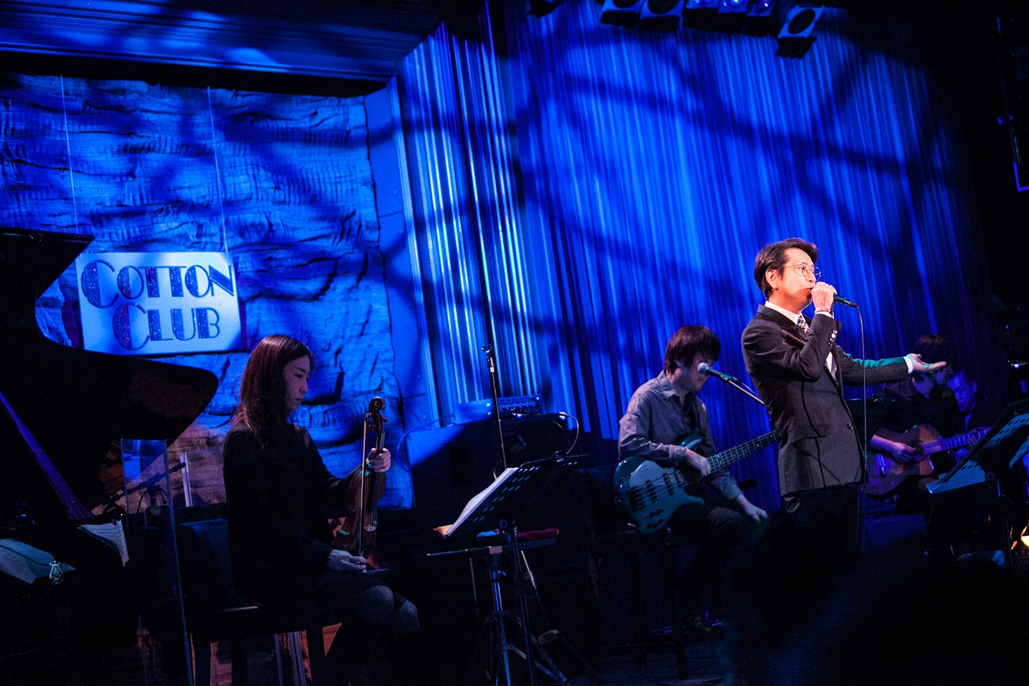 「American Express presents 藤井フミヤ 特別公演」の様子。（photo by TAWARA［magNese］）