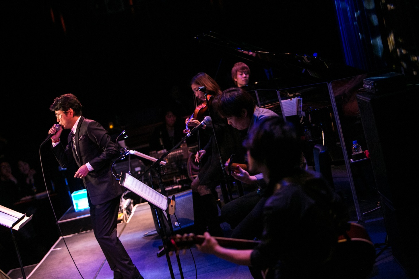 「American Express presents 藤井フミヤ 特別公演」の様子。［photo by TAWARA（magNese）］