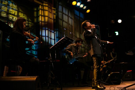 「American Express presents 藤井フミヤ 特別公演」の様子。（photo by TAWARA［magNese］）