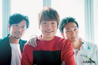 「JUNON」4月号より稲垣吾郎（左）、香取慎吾（中央）、草なぎ剛（右）。