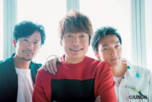 「JUNON」4月号より稲垣吾郎（左）、香取慎吾（中央）、草なぎ剛（右）。