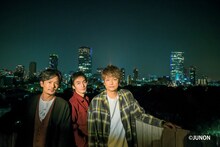 「JUNON」4月号より稲垣吾郎（左）、草なぎ剛（中央）、香取慎吾（右）。