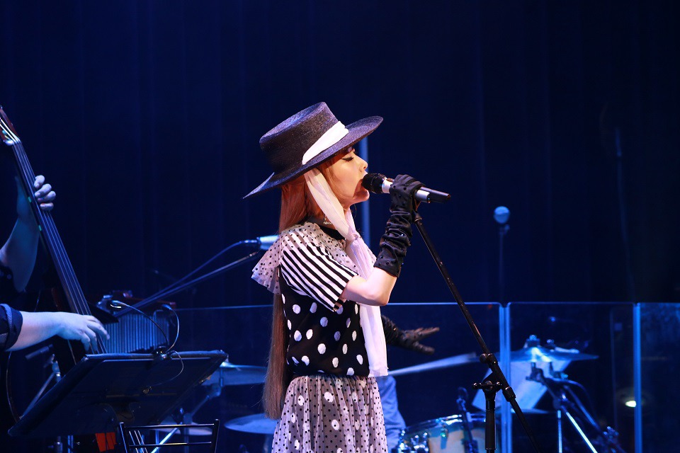 加藤ミリヤ「続 歌の会2018」の様子。（写真提供：ソニー・ミュージックレコーズ）