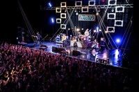 夜の本気ダンス「Kotteri! intelli! One Man Show!」最終公演の様子。（撮影：キムラユキ）