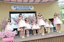 「桜並木」を披露するふわふわ。