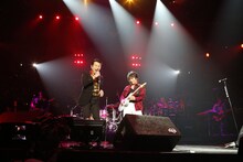 STARDUST REVUEと藤井フミヤ。（写真提供：LIVE SDD 2018 OFFICIAL PHOTO）