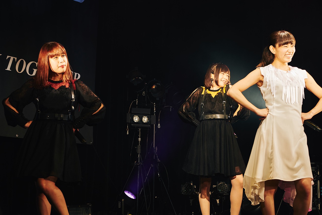 左から日向ハル、十束おとは、MIMORI。（Photo by Genki Arata）