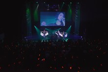 東京女子流 エキシビジョン公演「"DISCOGRAPHY" CASE OF TGS -TGS00～TGS32-」の様子。